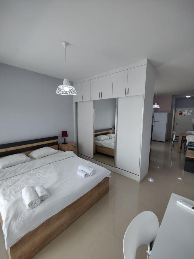 Aurelius Pool Apartments In Caesar Resort & Spa Perivolia tou Trikomou Ngoại thất bức ảnh